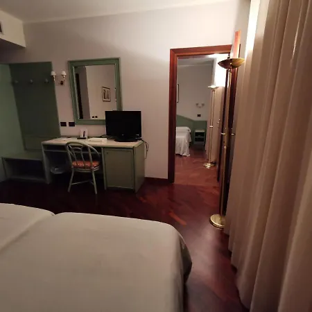 ル ヴィル 4* モデナ