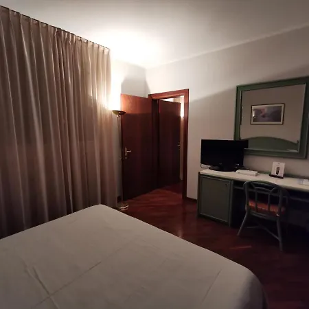 ル ヴィル ホテル 4*