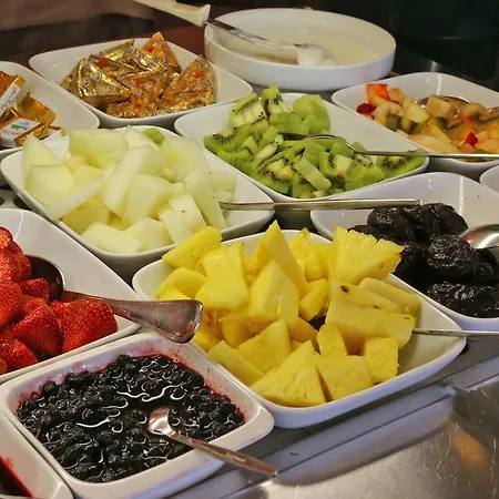 ホテル ル ヴィル モデナ