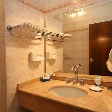 ル ヴィル ホテル モデナ