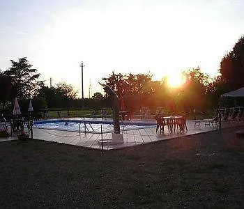 ホテル ル ヴィル モデナ