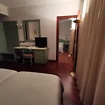 Le 4* מודנה