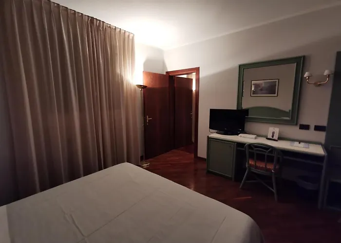 Hotel Le Ville Hotel 4*